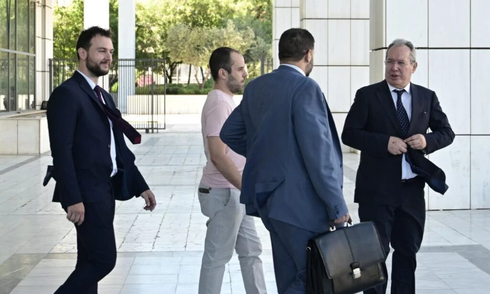 Σπαρτιάτες: Αναβλήθηκε επ’ αόριστον η δίκη τους